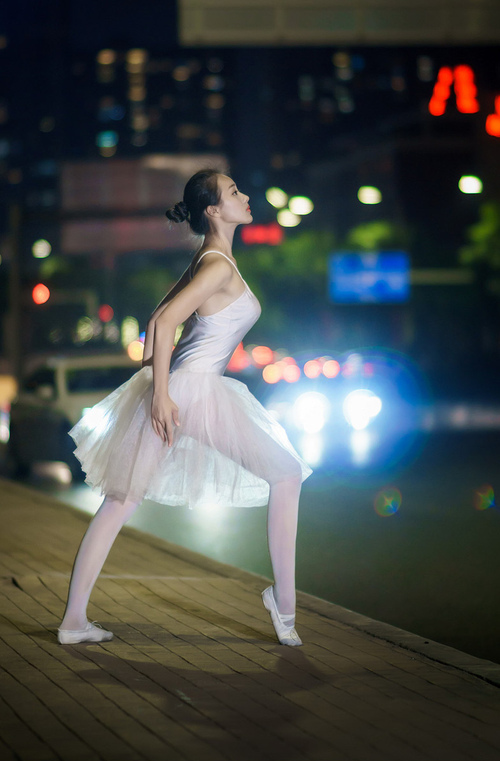 九游下载安装-_运动式街舞争霸：青春与力量的碰撞_，街舞青春活力